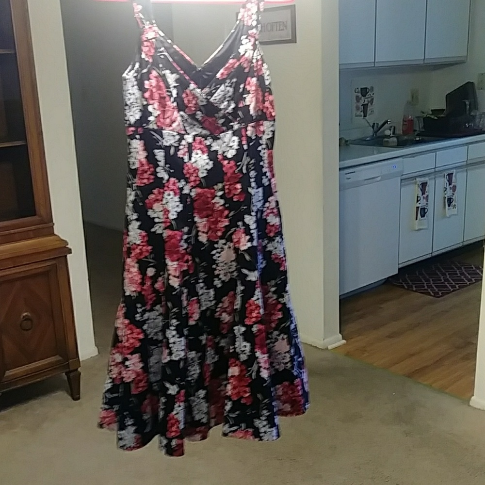 Size 2 woman's floral dress